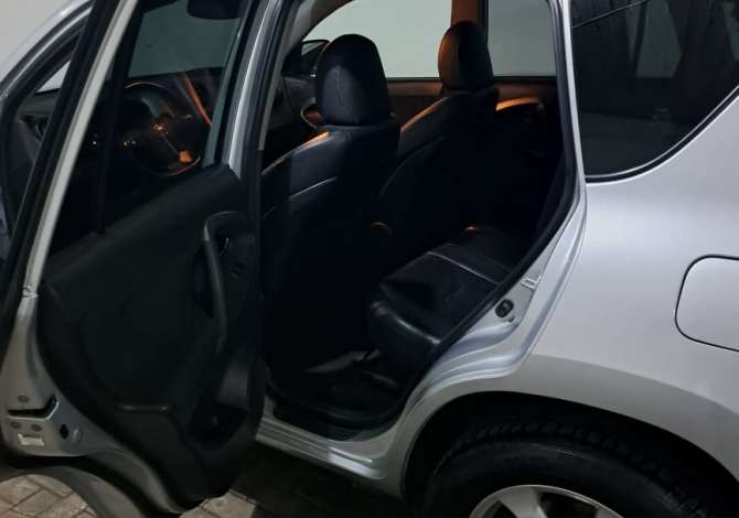 Auto in Vendita a Tirana, Toyota, 2011 Diesel,Kambio Manual Pagamento 9,800  Euro.