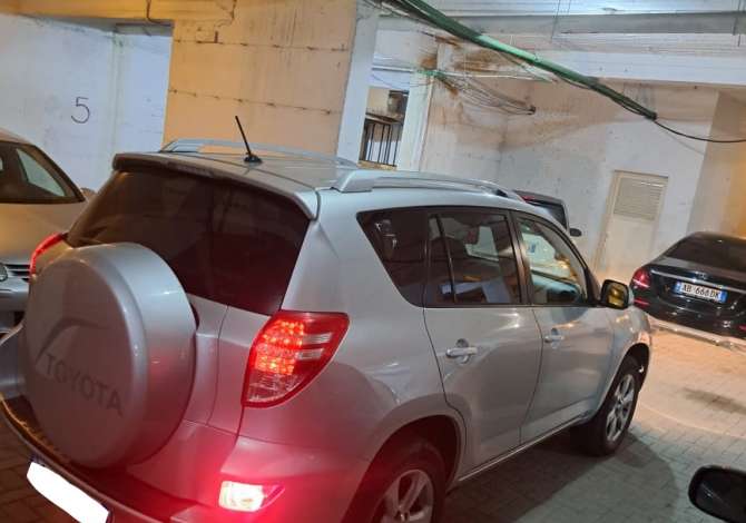 Auto in Vendita a Tirana, Toyota, 2011 Diesel,Kambio Manual Pagamento 9,800  Euro.