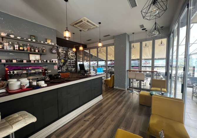 Shitet biznesi Ish Stacioni i Trenit, Kompleksi Usluga.