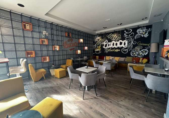 Shitet biznesi Ish Stacioni i Trenit, Kompleksi Usluga.