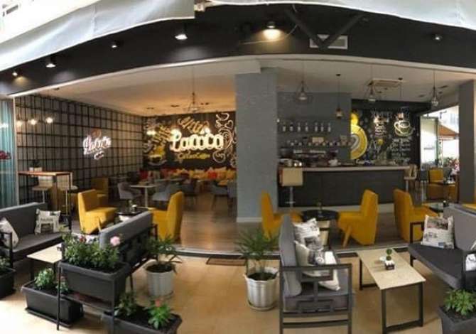 Shitet biznesi Ish Stacioni i Trenit, Kompleksi Usluga.