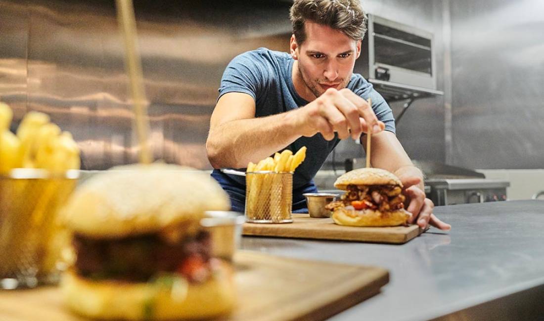 Job Offers in Tirana, Profession ndihmes kuzhinier , With experience, Payment By Agreement.