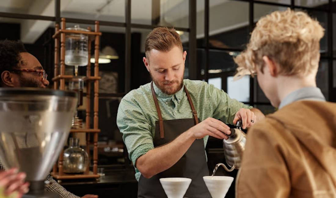 Job Offers in Tirana, Profession Banakier/e, Ndihmes banakiere, Kamarier/e , With experience, Payment 50,000  Leke.