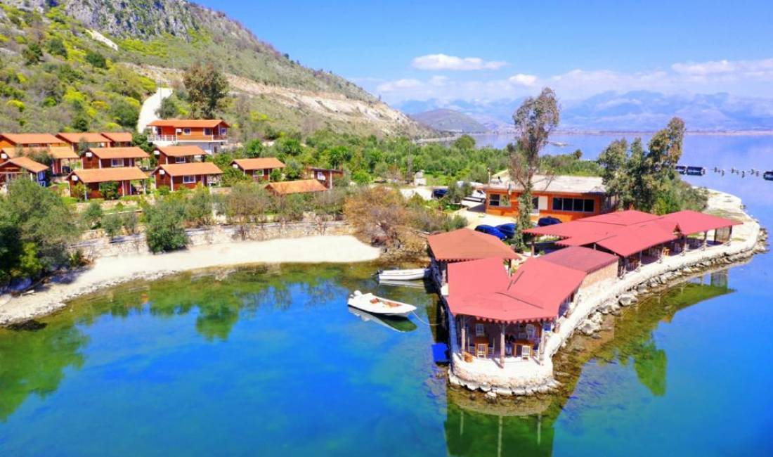 Offerte di lavoro a Santa Quaranta, Profession Kuzhinier  -Kamarier/e -Banakier/e  -Ndihmes kamarier  -Sanitare per hotel  -Mirembajtes/ Kopshtar  -Punetor peshkimi  , Con esperienza, Pagamento Trattabile.