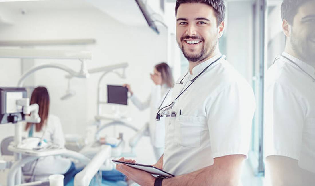 Offerte di lavoro a Lushnja, Profession Mjek stomatolog dhe Laborant dentar , Con esperienza, Pagamento 3,000  Euro.