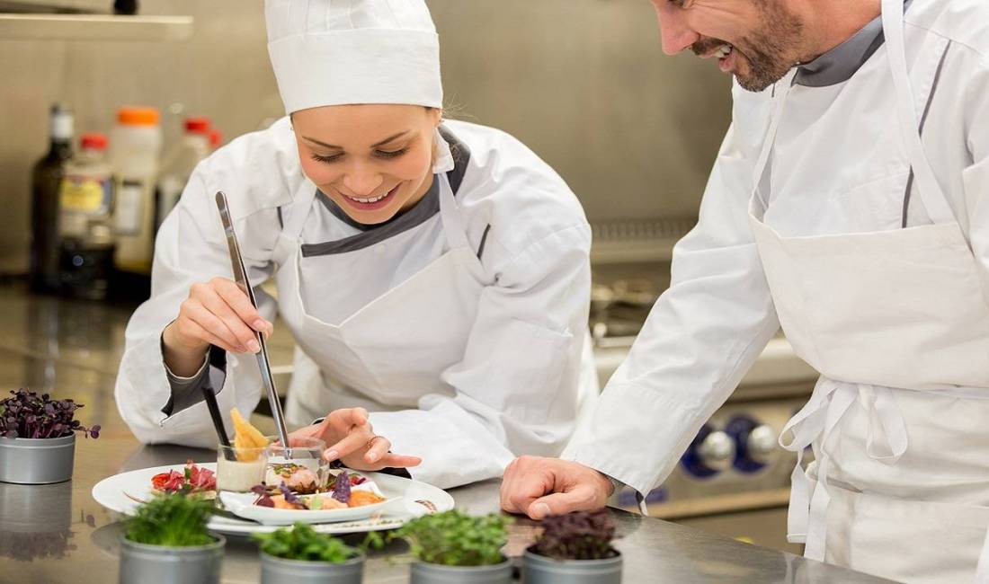 Job Offers in Tirana, Profession Kuzhunier - Ndihmes kuzhinier - Kamarier/e -Sanitare , With experience, Payment By Agreement.