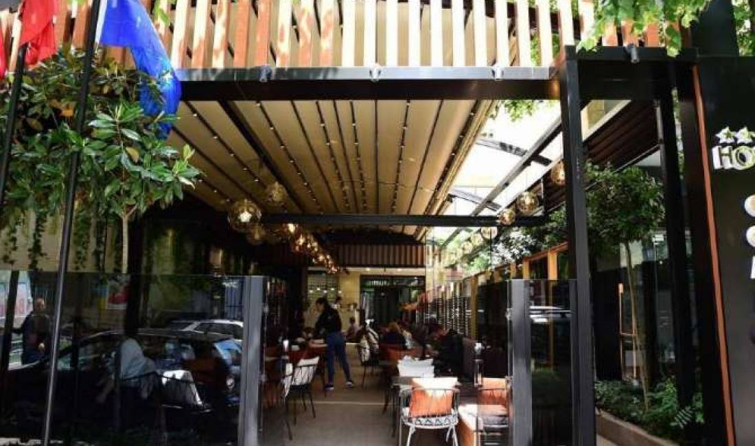 Job Offers in Tirana, Profession Banakier/e , Kamarier/e , With experience, Payment By Agreement.