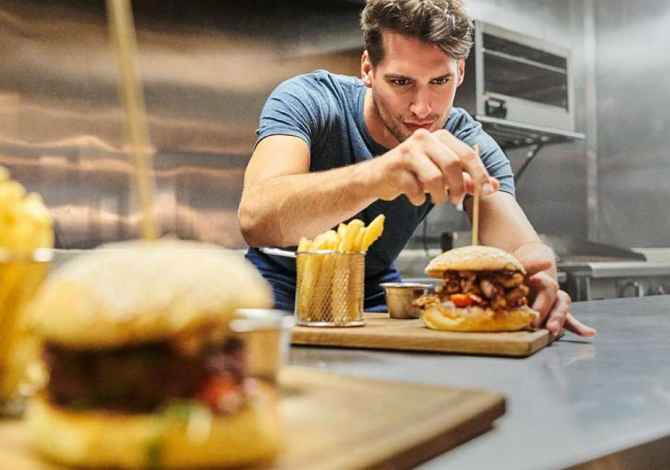 Njoftime Pune per KUZHINIERE ne Tirane