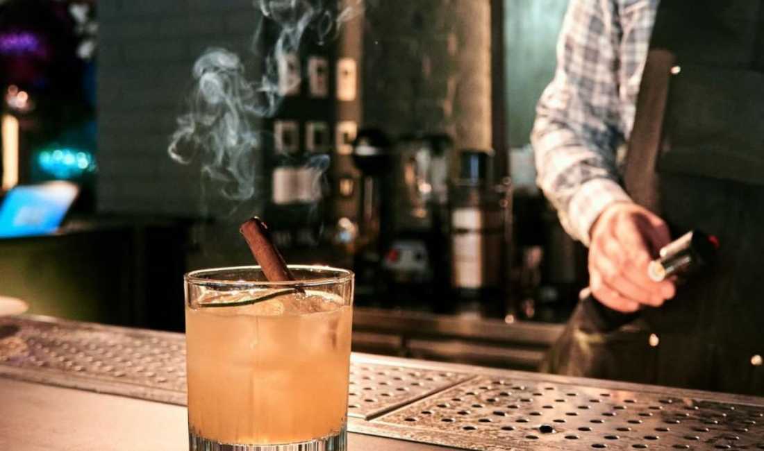 Njoftime Pune ne Tirane, Profesioni KAMARIER (mashkull,femer), SANITARE, HOSTES  , , Pagesa Me Marreveshje.