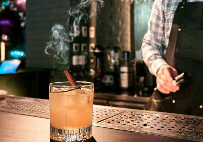 Njoftime Pune per KAMARIER (mashkull,femer), SANITARE, HOSTES ne Tirane