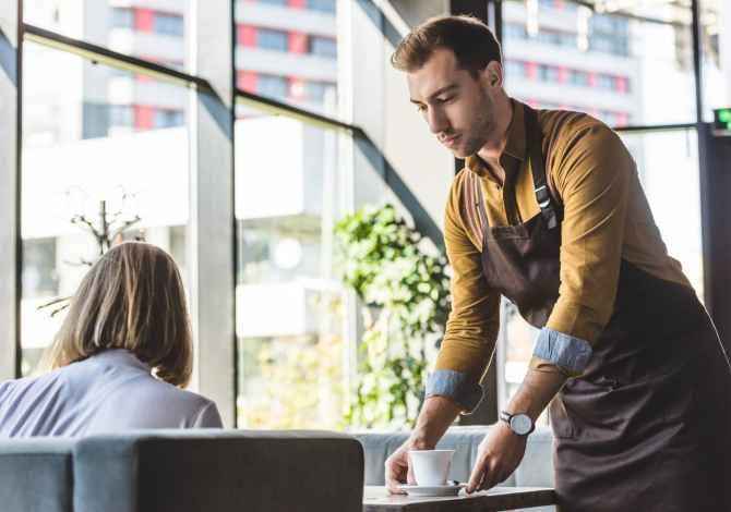 Njoftime Pune per Kamarier,Banakier, Hostes, Sanitare ne Tirane