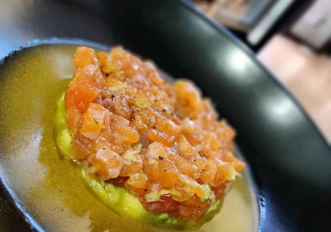 Njoftime Pune ne Tirane, Profesioni Kamariere dhe Kuzhuniere , , Pagesa Me Marreveshje.