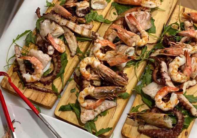 Njoftime Pune ne Tirane, Profesioni Kamariere dhe Kuzhuniere , , Pagesa Me Marreveshje.