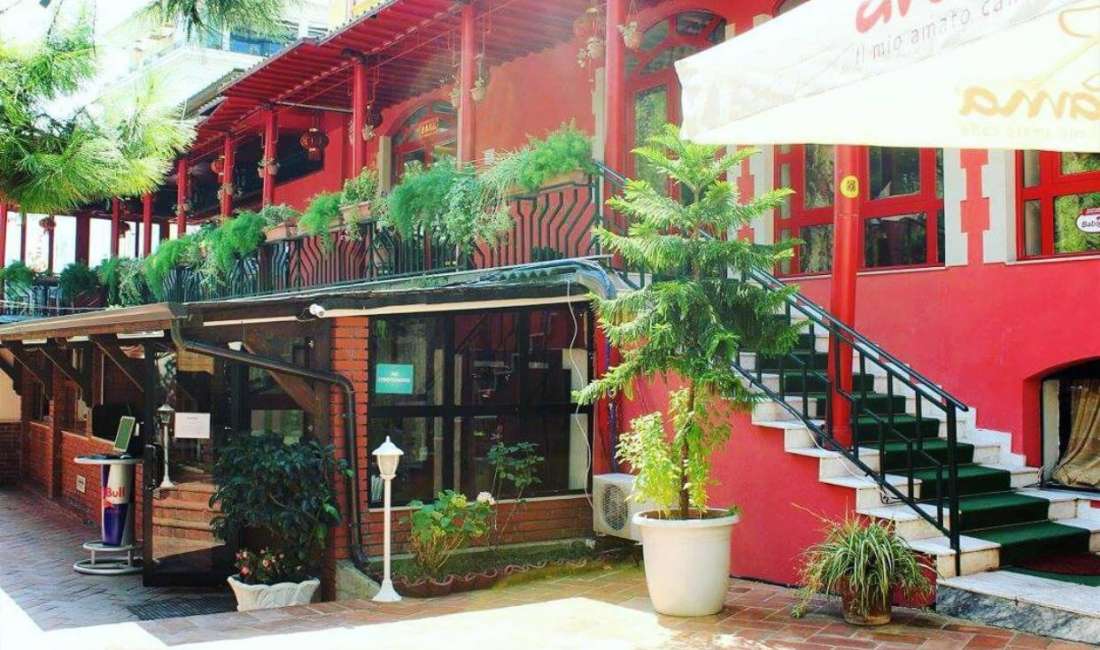 Njoftime Pune ne Tirane, Profesioni Sanitare, Recepsioniste , , Pagesa Me Marreveshje.