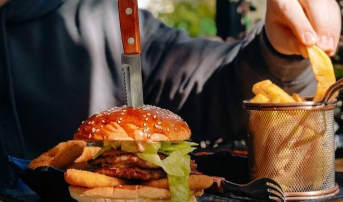 Offerte di lavoro a Tirana, Profession Fast Food-ier ; Pasticier/e , , Pagamento 65,000  Leke.