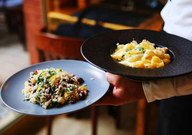 Offerte di lavoro a Tirana, Profession Ndihmes Kuzhinier , , Pagamento 45,000  Leke.