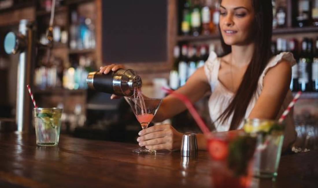 Offerte di lavoro a Tirana, Profession Banakiere femer , , Pagamento 35,000  Leke.