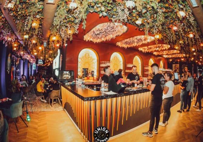 Offerte di lavoro a Tirana, Profession Ndihmes banakier/e,Kamarier/e  , , Pagamento 30,000  Leke.