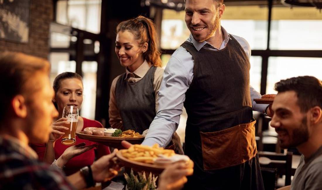 Offerte di lavoro a Tirana, Profession Kamarier,Banakier , , Pagamento 40,000  Leke.