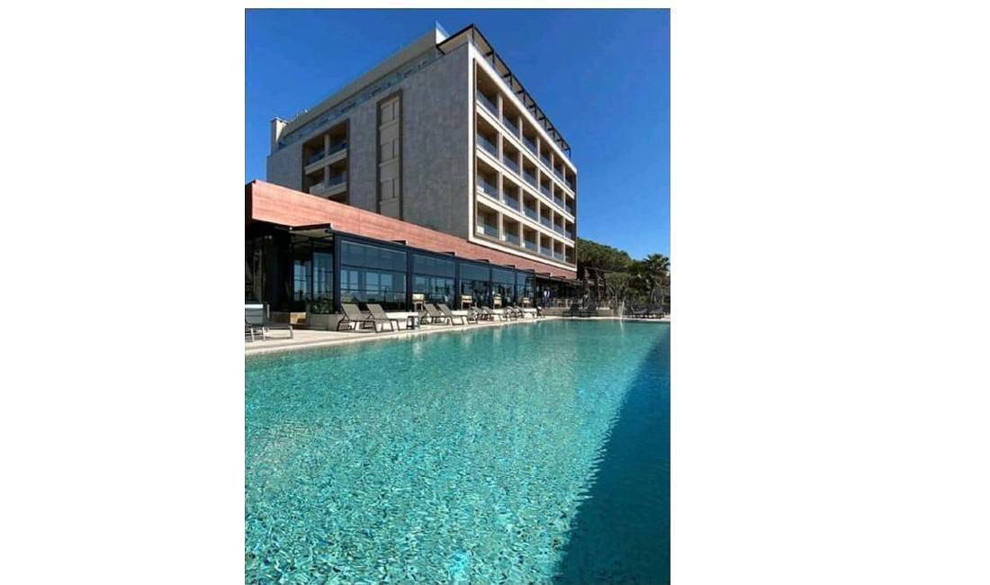 Offerte di lavoro a Durazzo, Profession  staf sherbimi,staf kuzhine dhe recepsionist/e  , , Pagamento Trattabile.