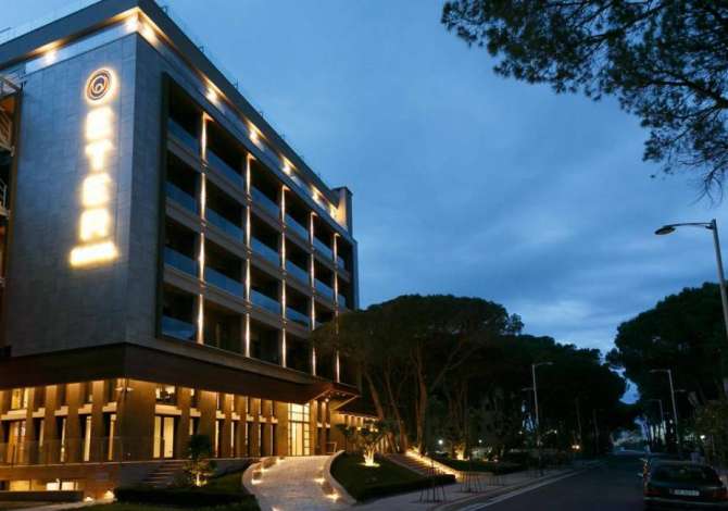 Offerte di lavoro a Durazzo, Profession  staf sherbimi,staf kuzhine dhe recepsionist/e  , , Pagamento Trattabile.