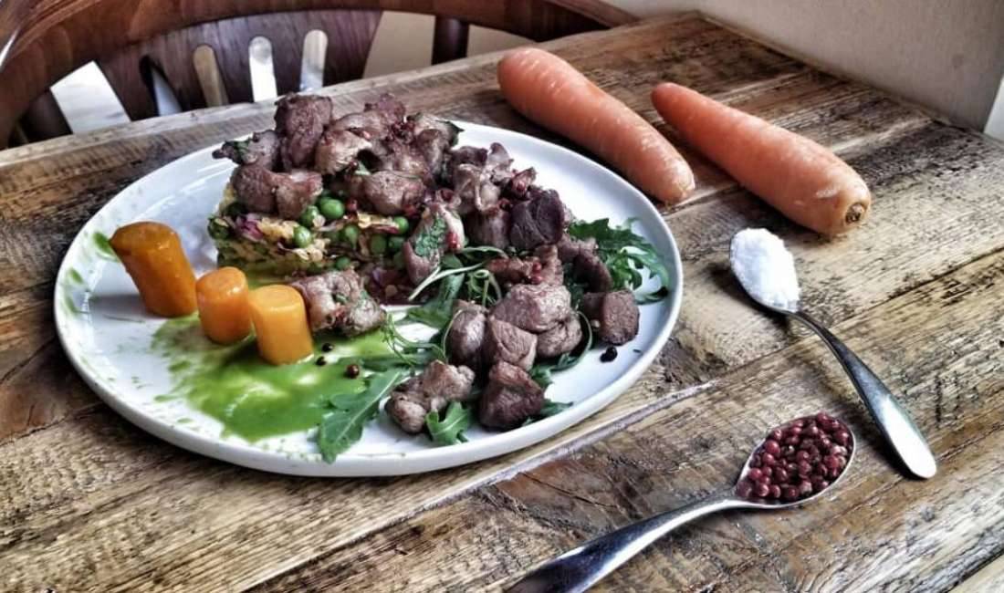 Offerte di lavoro a Tirana, Profession Ndihmes kuzhunier  , , Pagamento 35,000  Leke.