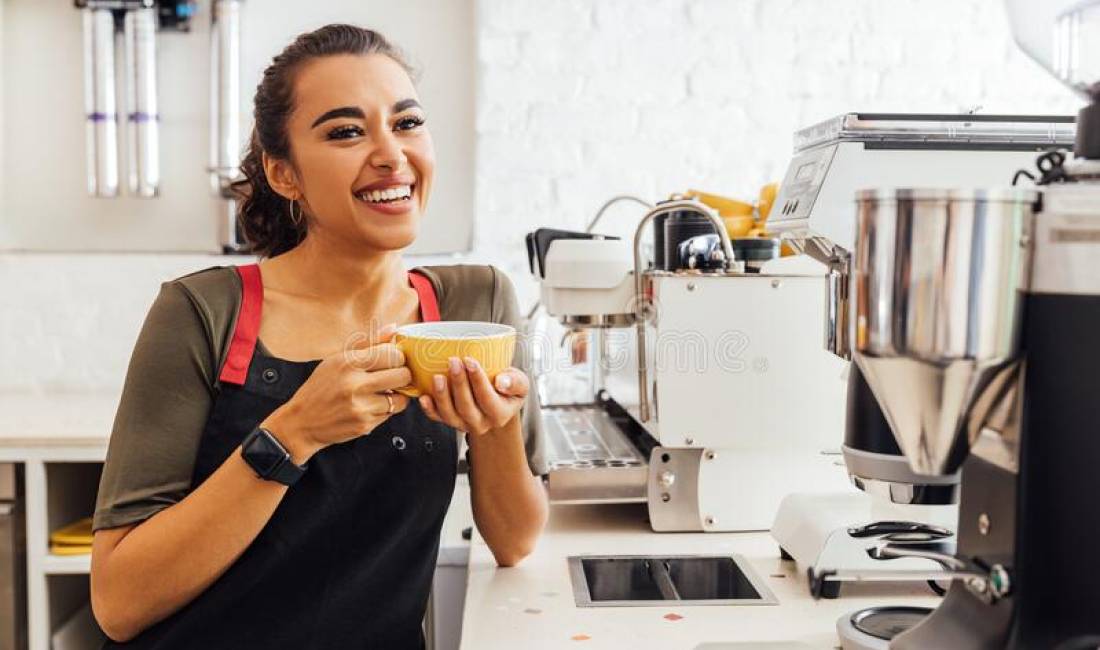 Offerte di lavoro a Tirana, Profession Banakiere, Kamarier , , Pagamento 40,000  Leke.