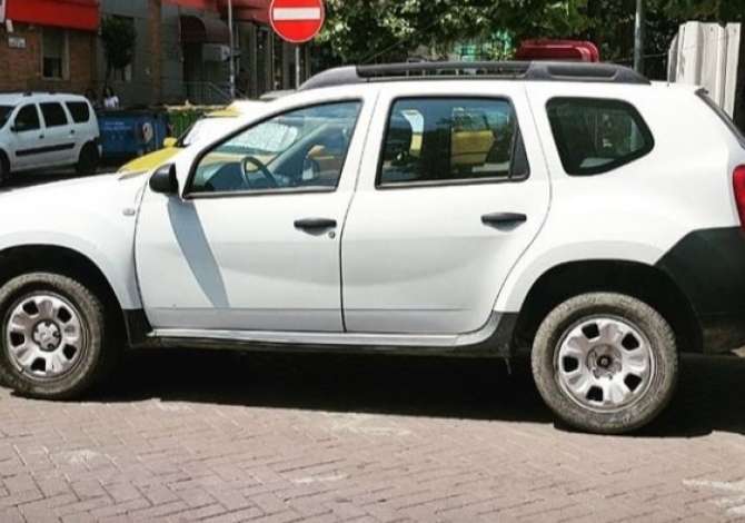 Jepet me qera makina Dacia Duster