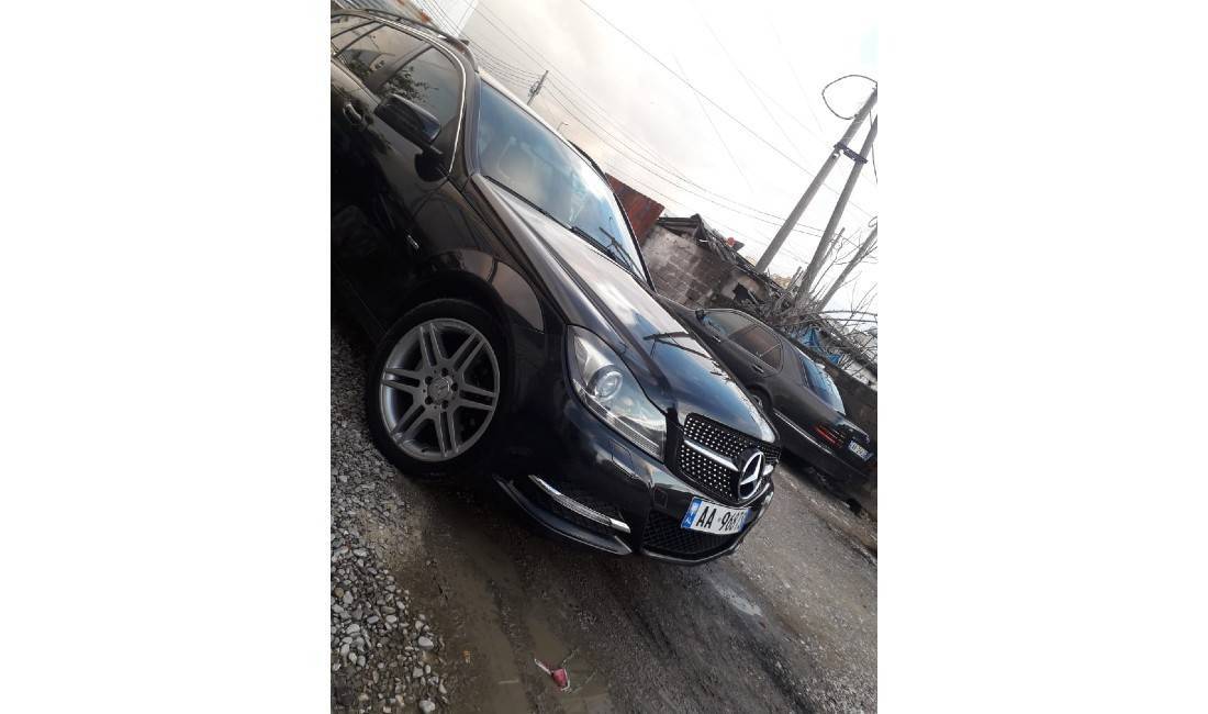  Jepet makina me qera duke filluar nga 40 euro dita.