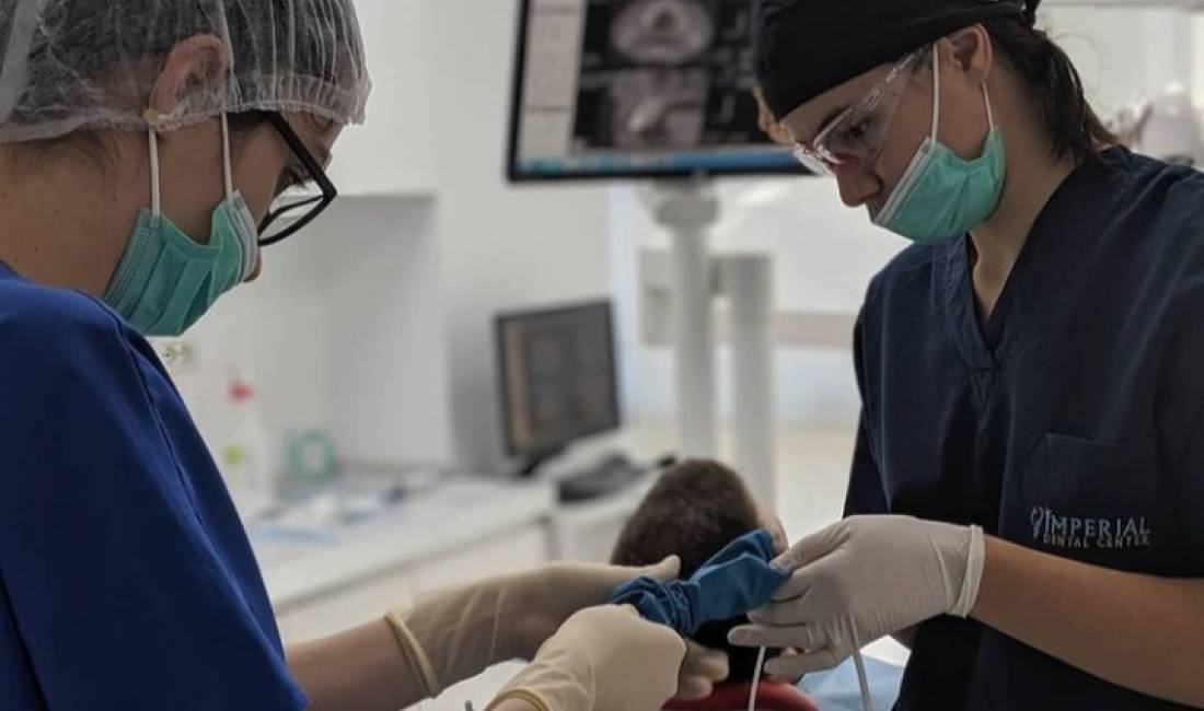 Klinike dentare  ofron sherbime per Stomatologji e pergjithshme, Trajnim endodontik, Ortodontine, Pedodontine, Kirurgji orale dhe parodontale etj.