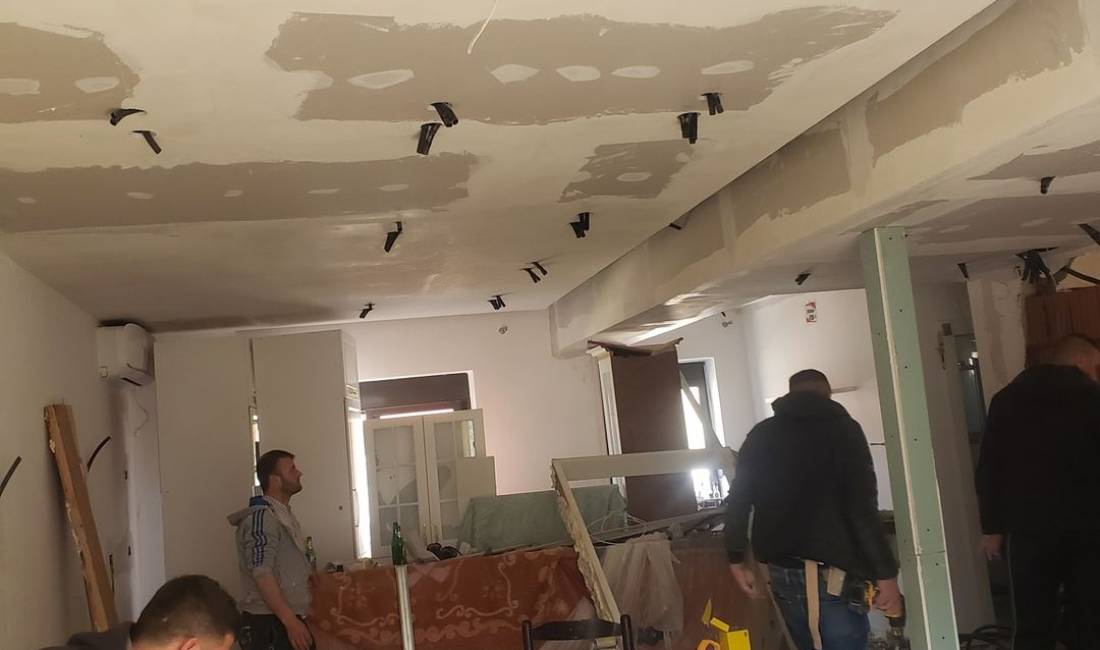 Kompani ndertimi dhe riparimi ofron Punime si Gipsi, Patinime, Lyerje, Sisteme Kapot, Mure, Suva etj 