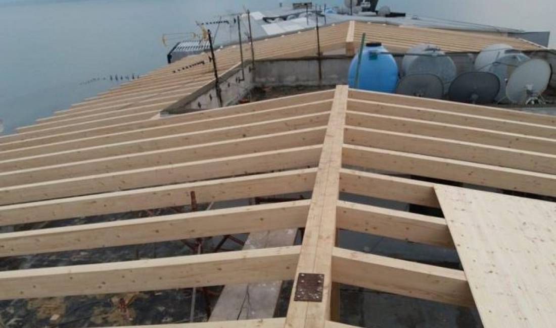 Konstruksione Druri ofron Punime te ndryshme Druri per sauna, tenda, cati, kantina etj.