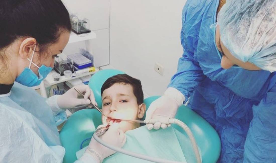 Klinike dentare me nje staf te specializuar ne Kirurgji Orale dhe Maksilofaciale, Implantologji,