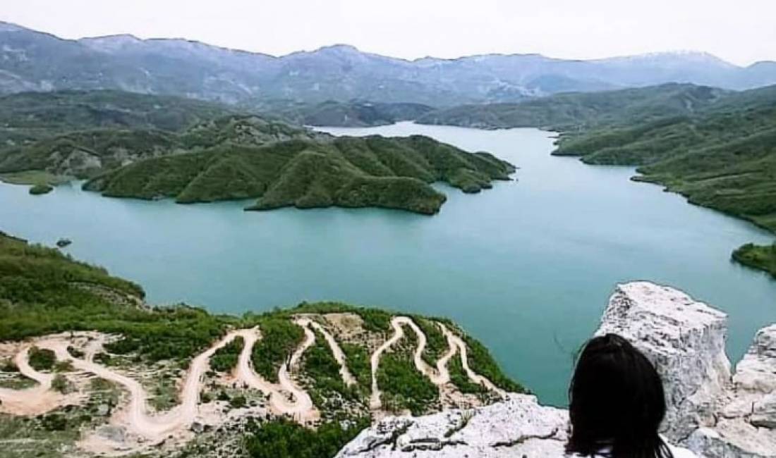 Agjensi Udhetimesh me Guida Turistike cdo fundjave rreth cdo qyteti te Shqiperise 