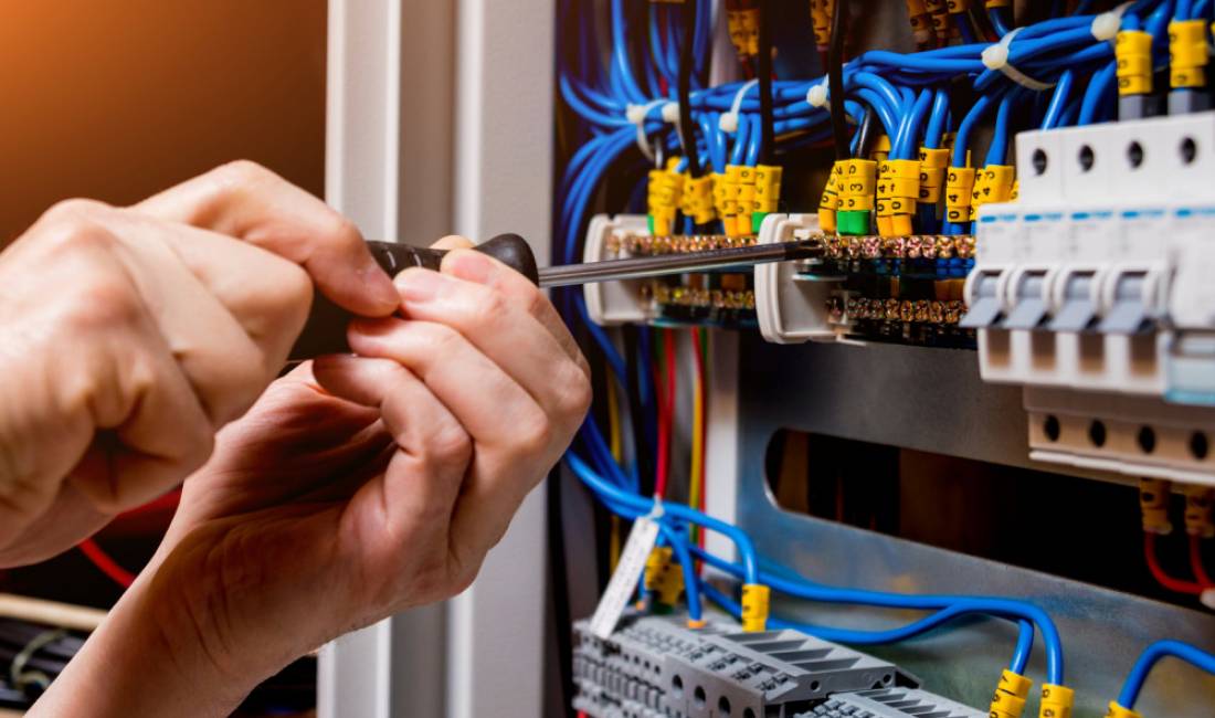 Sherbime elektrike si riparime, fuqizim me elektricitet etj me eksperience 10 vjecare 