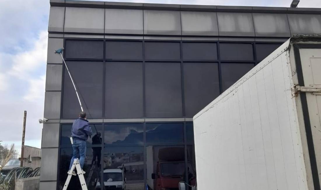 Pastrime Profesionale  ofrojme Pastrime Xhamash, Kolltuqesh, Divanesh, Objektesh, Vilash etj.