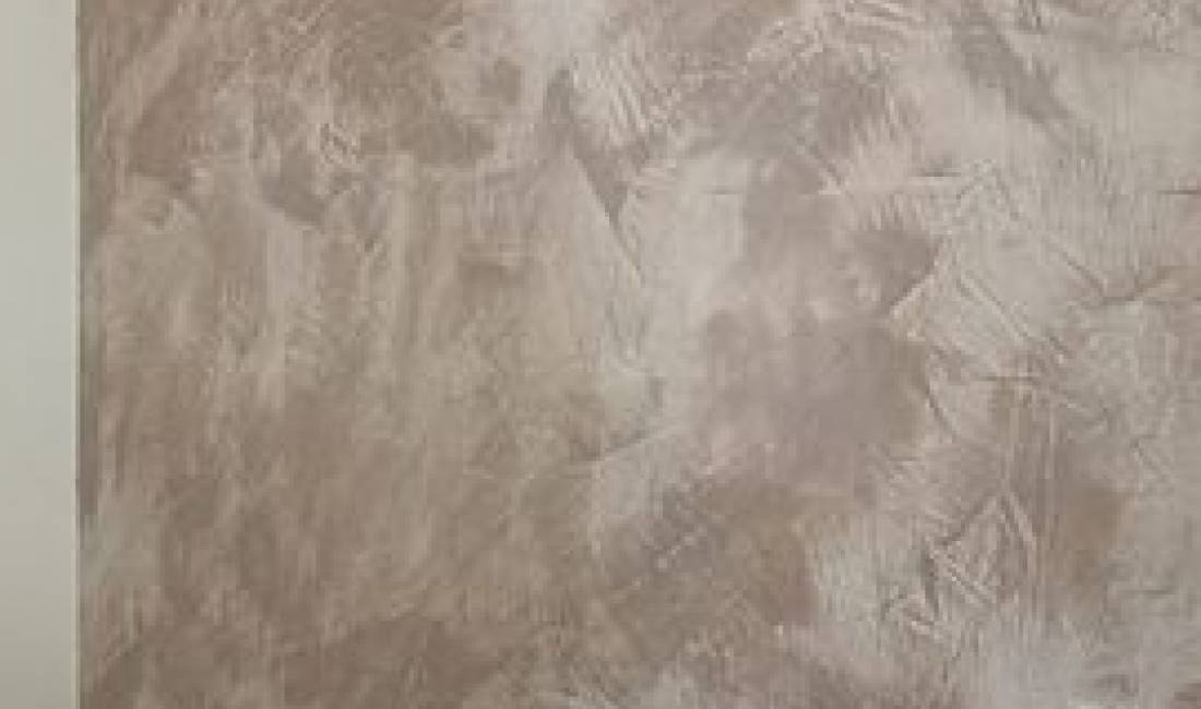 Ofrojme Lyerje shtepie, fasade, ambiente tregtare, stukime dhe patinime