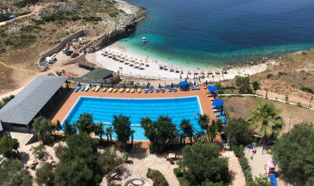 Offerte di lavoro a Santa Quaranta, Profession Kuzhunier, Ndihmes kuzhunier, Kamarier, Ndihmes kamarier, Picajol, Roje, Banakier/e, Mirembajtes , , Pagamento Trattabile.