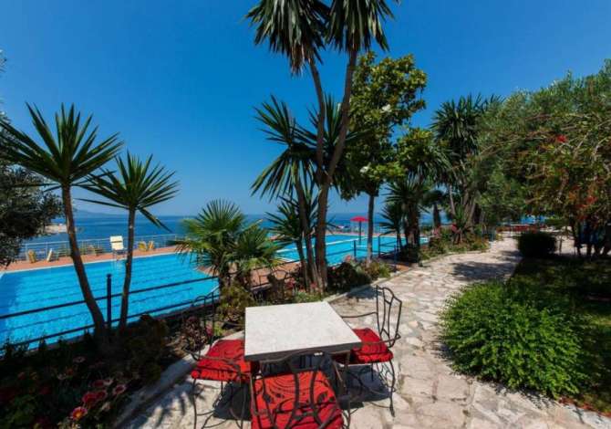 Offerte di lavoro a Santa Quaranta, Profession Kuzhunier, Ndihmes kuzhunier, Kamarier, Ndihmes kamarier, Picajol, Roje, Banakier/e, Mirembajtes , , Pagamento Trattabile.