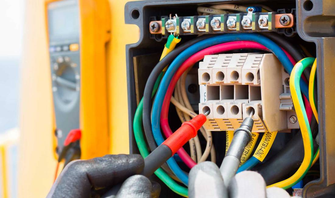 Teknik Elektricist ofron sherbime cilerore per instalim, riparim dhe permiresim te rrjetit elektrik