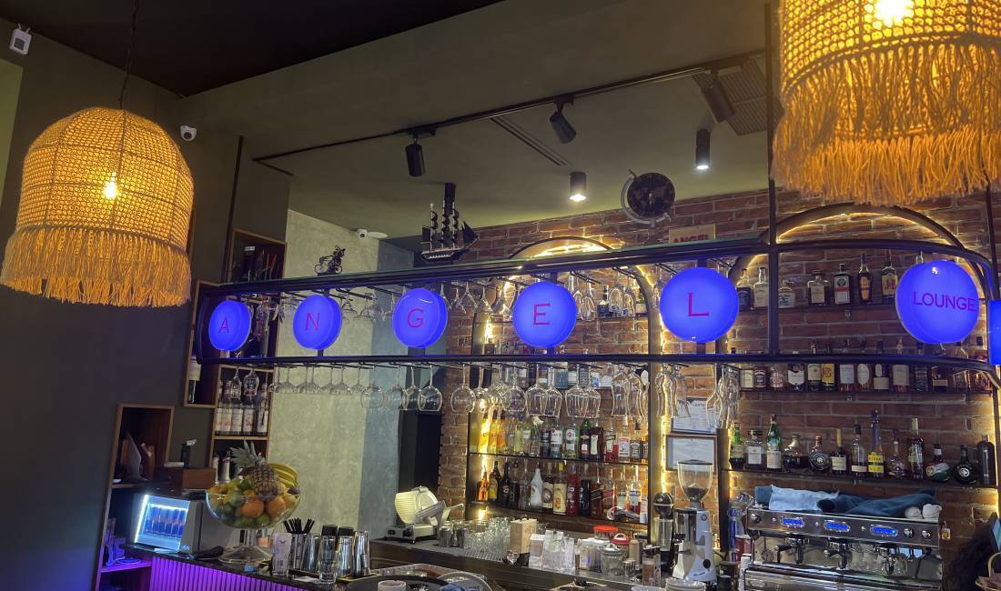 Offerte di lavoro a Tirana, Profession Kamarier/e , Banakier/e , PR. , , Pagamento 40,000  Leke.