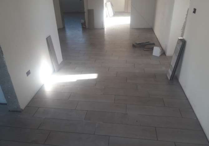 Pllakaxhi, ju ofron punime cilesore per shtrimin e pllakave ne ambiente te ndryshme