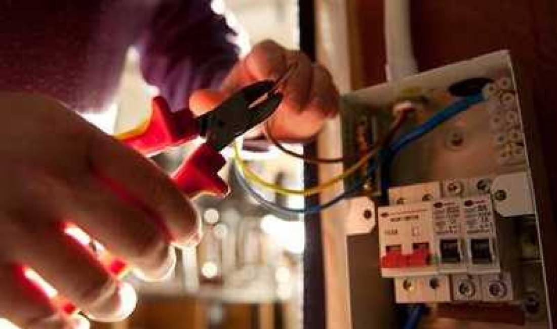 Elektricist per instalime elektrike dhe servisimin e tyre