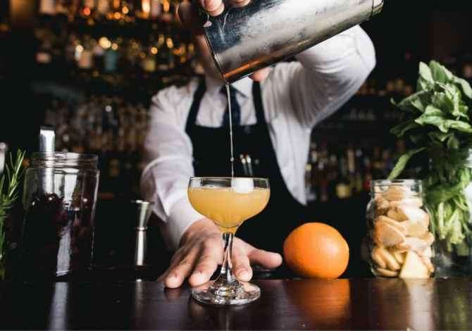 Njoftime Pune per Kamarier/e, Ndihmes Banakier ne Tirane