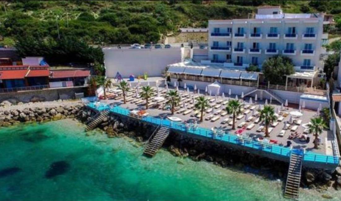 Offerte di lavoro a Valona, Profession banakier/e  -ndihmes banakier  -ndihmes kamarier  -kamarier restoranti   -ndihmes kuzhinier   -pjatalarese  -sallatiere  -sanitare , koktejlist  , Con esperienza, Pagamento Trattabile.