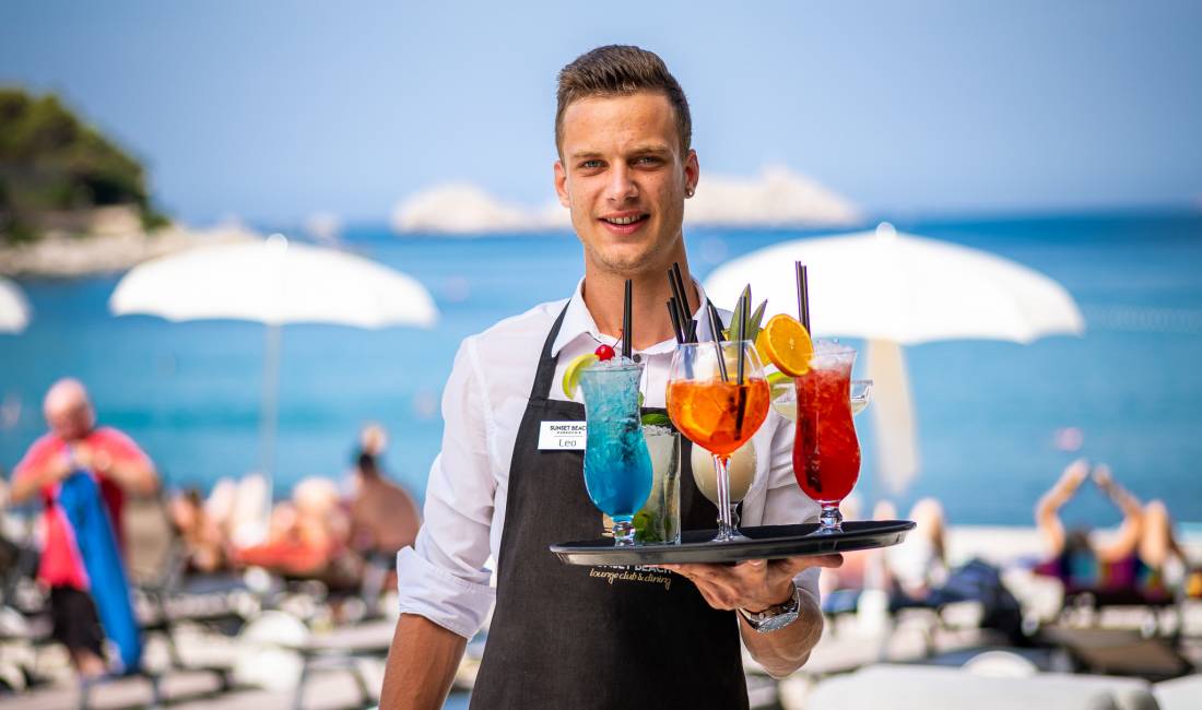 Offerte di lavoro a Valona, Profession kamarier bari   -kamarier restoranti   -banakier  -recepsionist /e diten dhe naten   -shazllonist  , Con esperienza, Pagamento Trattabile.