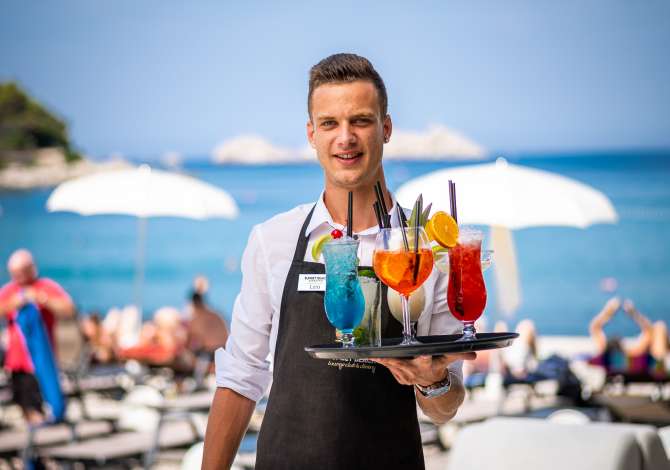 Offerte di lavoro per kamarier bari -kamarier restoranti -banakier -recepsionist /e diten dhe naten -shazllonist a Valona