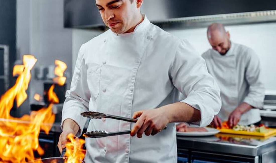 Offerte di lavoro a Tirana, Profession Ndihmes kuzhunier, Kamarier, Sanitare  , Con esperienza, Pagamento Trattabile.