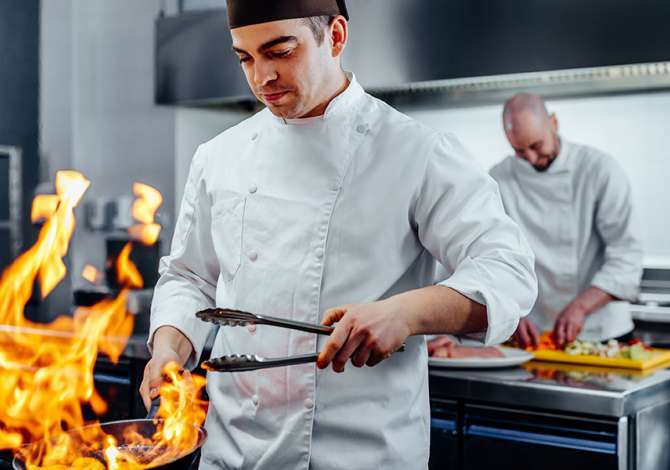 Njoftime Pune per Ndihmes kuzhunier, Kamarier, Sanitare ne Tirane