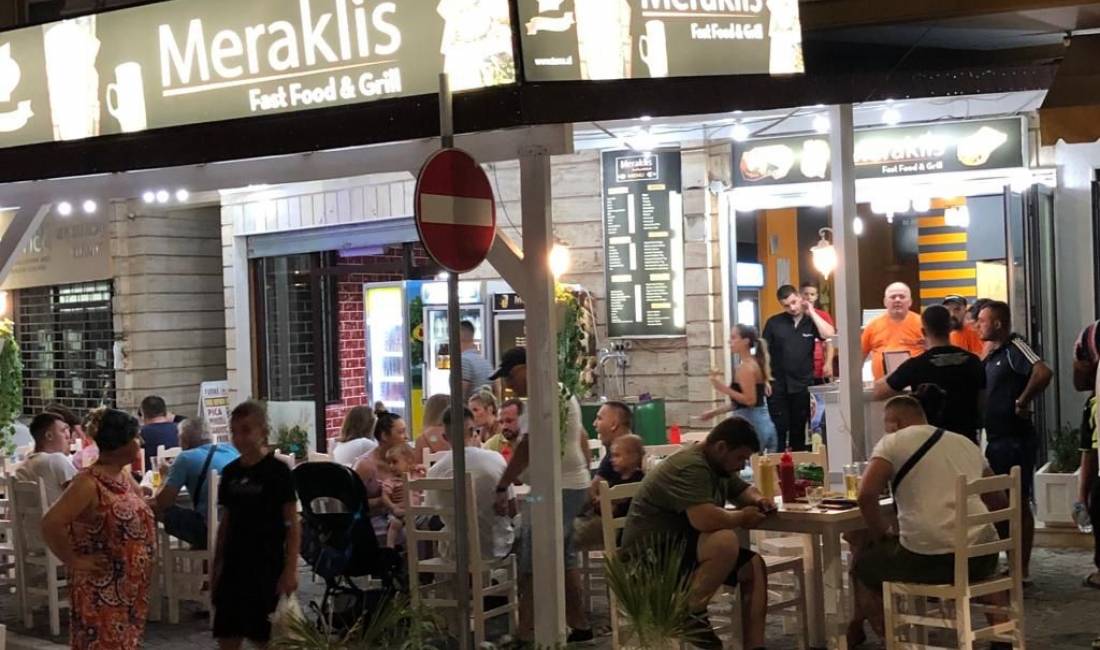 Offerte di lavoro a Himara, Profession Kamarier/e, 2 Ndihmes fast foodi, Sanitare  , Con esperienza, Pagamento Trattabile.